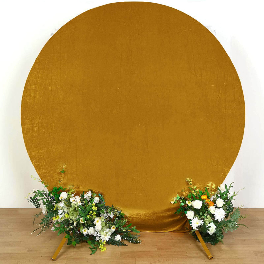 Gold circle backdrop with floral arrangements on either side.