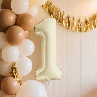 <strong>Décor Ideas Using Matte Cream Number Balloons</strong> <strong>Décor Ideas Using Matte Cream Number Balloons</strong>