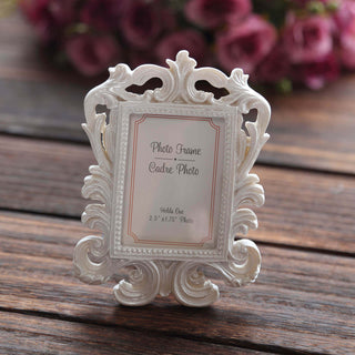 <span>Intricately Designed White Resin Vintage Photo Frames</span> <span>Intricately Designed White Resin Vintage Photo Frames</span>