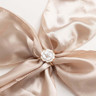 <strong>White Pearl Floral Metal Chair Sash Pin Buckles with Gold Rim: A Touch of Elegance</strong> <strong>White Pearl Floral Metal Chair Sash Pin Buckles with Gold Rim: A Touch of Elegance</strong>