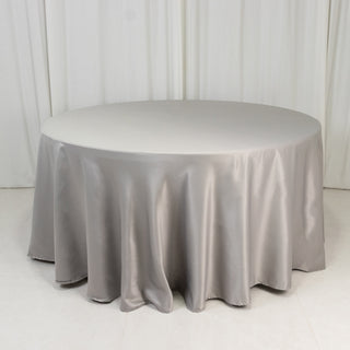 <strong>Seamless Silver Lamour Satin Round Tablecloth 120”</strong> <strong>Seamless Silver Lamour Satin Round Tablecloth 120”</strong>