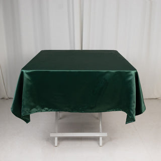 <strong>Exquisite Hunter Emerald Green Lamour Satin Tablecloth - 54"</strong> <strong>Exquisite Hunter Emerald Green Lamour Satin Tablecloth - 54"</strong>