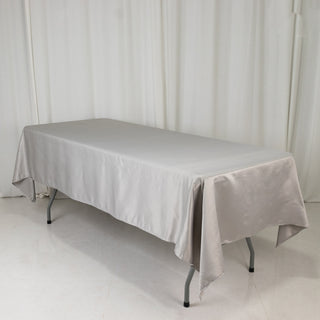 <strong>Sophisticated Silver Lamour Satin Rectangular Tablecloth</strong> <strong>Sophisticated Silver Lamour Satin Rectangular Tablecloth</strong>