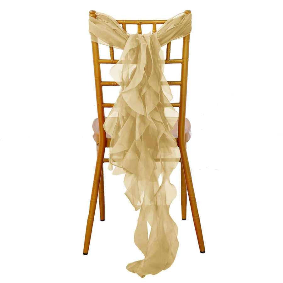 Beige ruffled chair sash draped over a gold chiavari chair