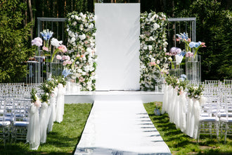 How Do You Decorate An Outdoor Wedding?