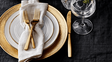 Modern Metallic NYE Tablescape Ideas