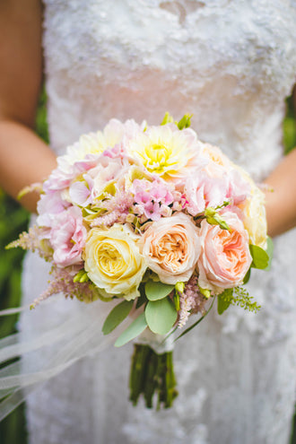 Does Your Bouquet Have To Match Your Wedding Colors?