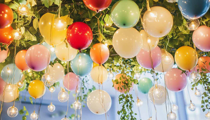 Balloon ceiling garland with greenery and lights