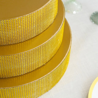 <strong>Versatile Gleaming Gold Wedding Cake Stand</strong>