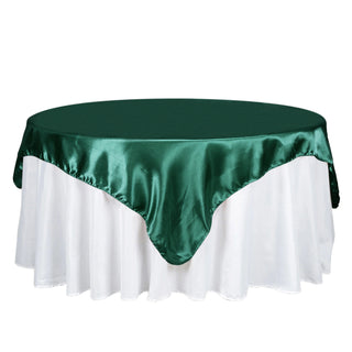 Add Elegance to Your Event with the 72" x 72" Hunter Emerald Green Seamless Satin Square Tablecloth Overlay