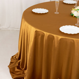 <strong>Multiple Ways To Style With A Shimmer Gold Tablecloth </strong>