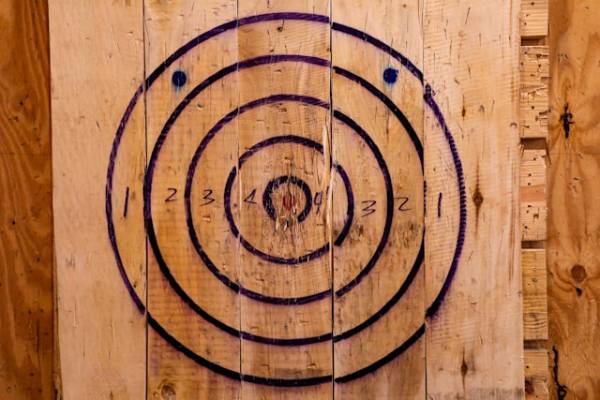 anniversary date ideas- axe throwing (1)