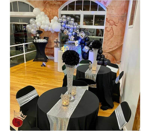 Black-and-white damask tablecloth with red napkins