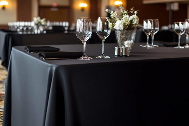 fitted tablecloths- features