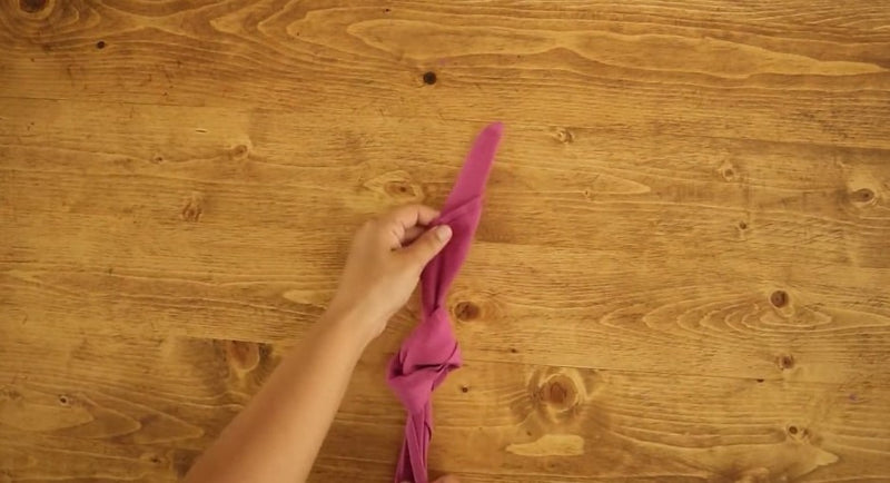 Napkin Folds for Wedding Receptions- how  to tie knot in napkin