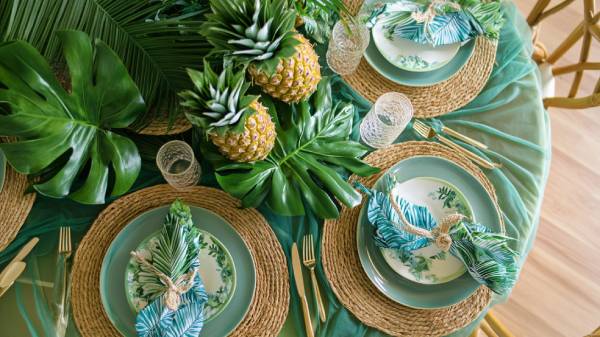 summer tablescape- tropical