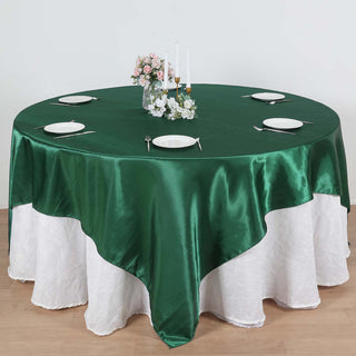 Create a Striking Table Setup with Hunter Emerald Green Satin Overlay