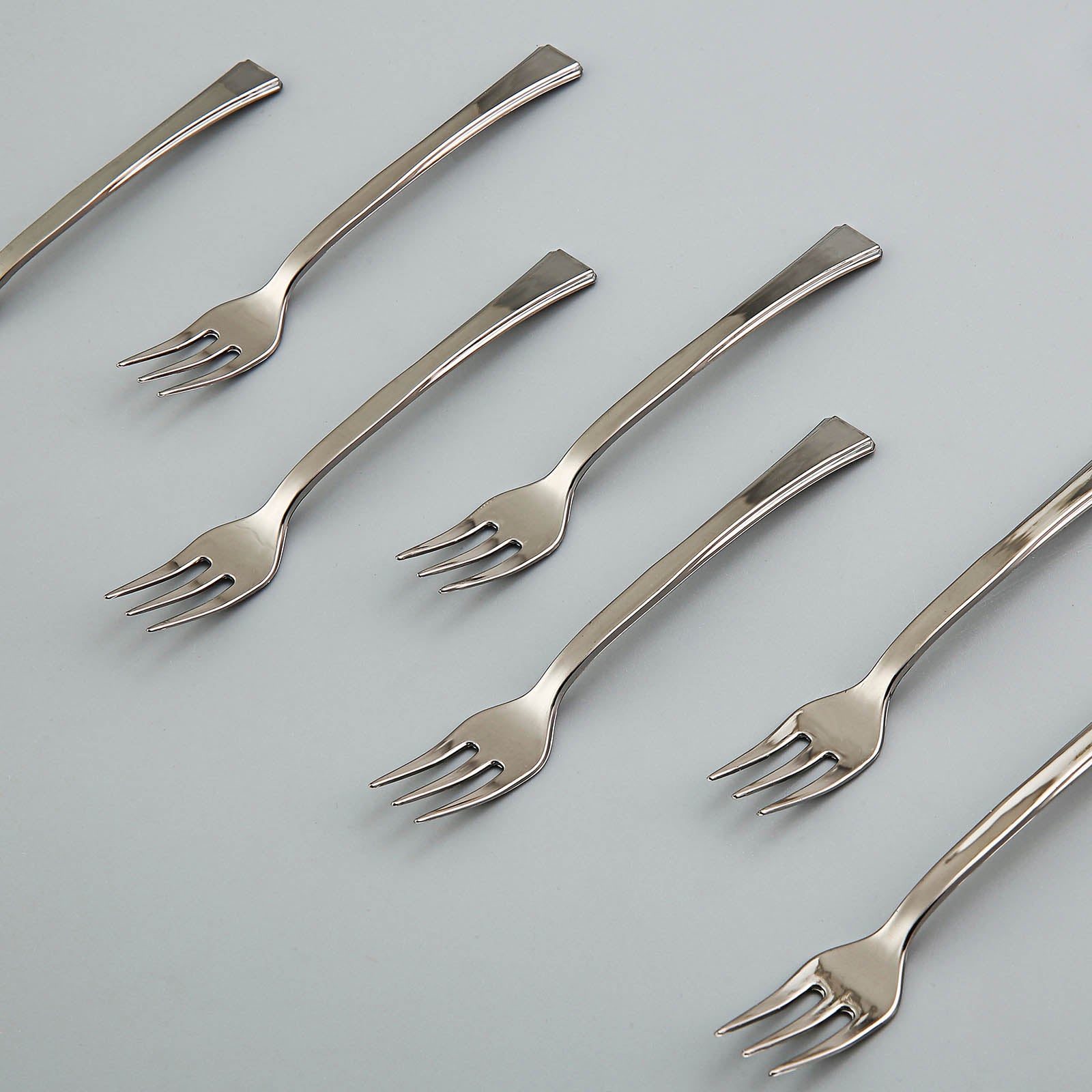 https://tableclothsfactory.com/cdn/shop/products/Silver-Mini-Heavy-Duty-Disposable-Dessert-Forks.jpg?v=1689406998